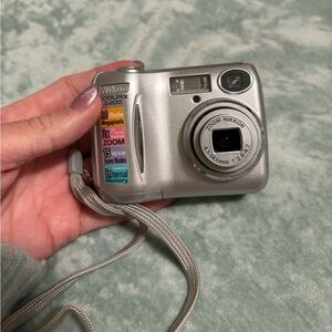 Vintage Nikon Coolpix 2200 Silver Digital Camera